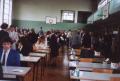 Przed egzaminem z jzyka polskiego - maturzyci zajmowali wylosowane miejsca.
