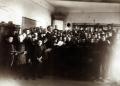 <b>Edward Mąkosza podczas próby chóru szkolnego ( 1916 r. )</b>